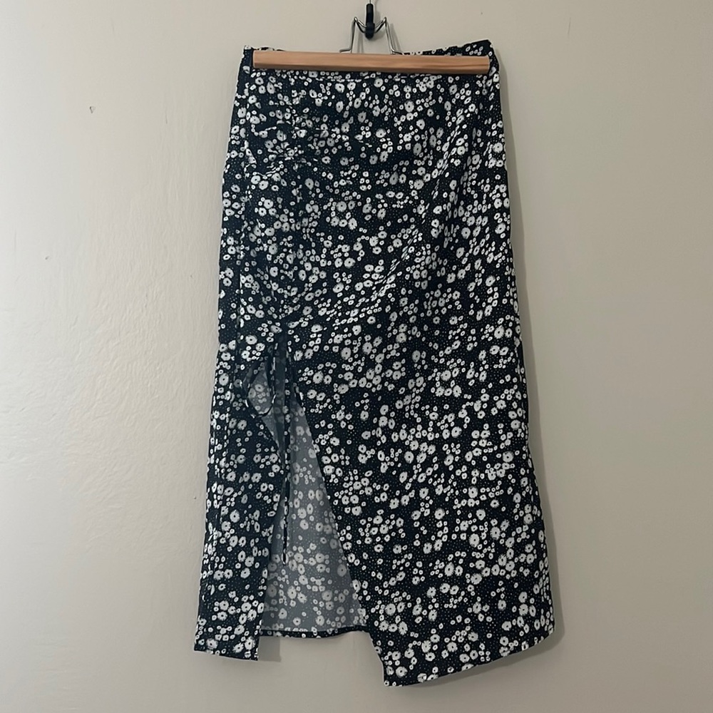 Light floral skirt, worn once
